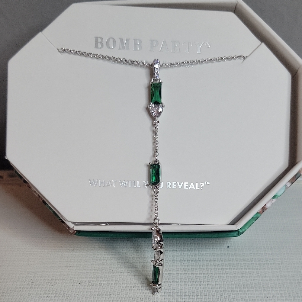 Rope You In Silver and Emerald Necklace By Bomb Party NWOT